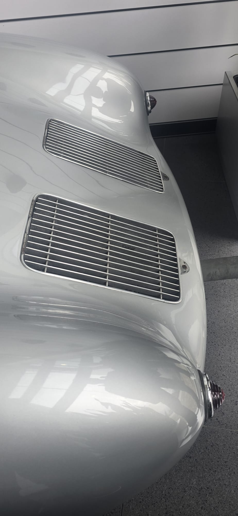 Front grilles, chrome headlamp and round mirror